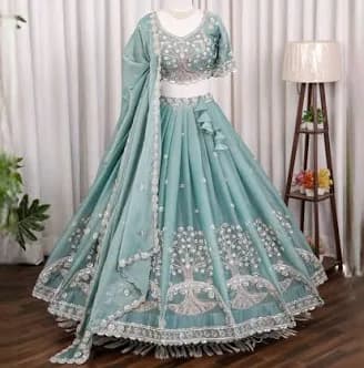 Indo-Western Jumpsuit - Embroidered thumbnail 4